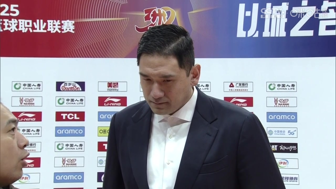 钟诚:上半场我们是超常发挥 下半场回到正常水平&所幸分差很大